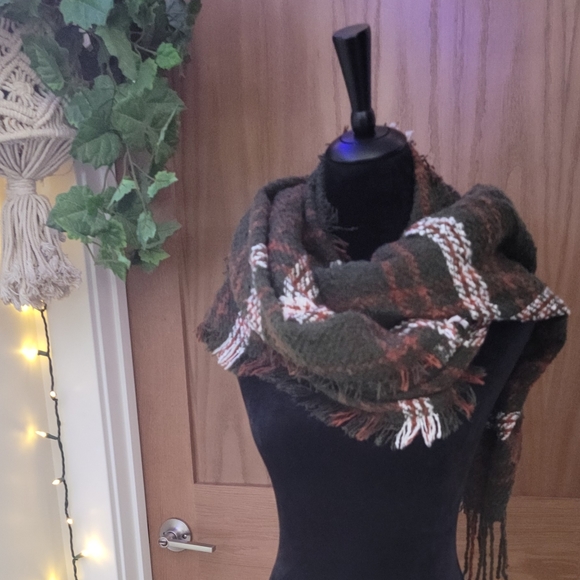 SCARF - Picture 4 of 4